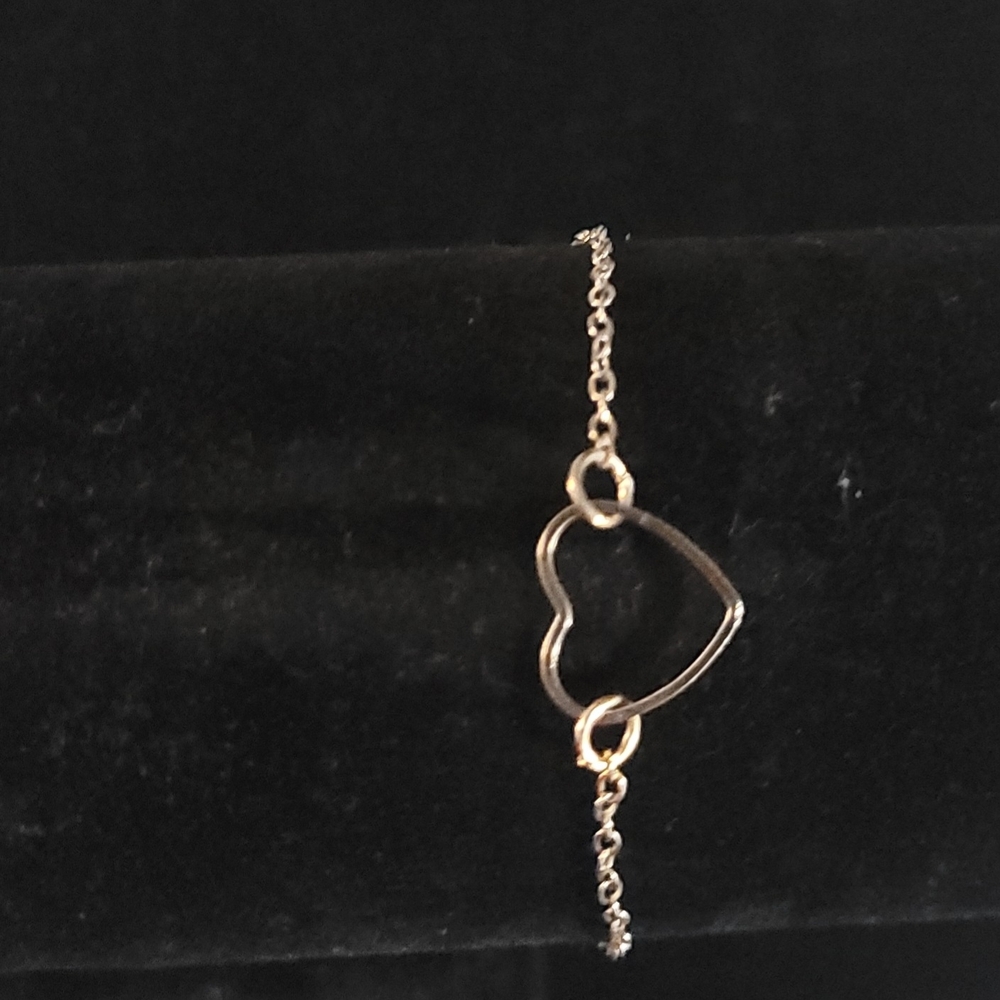 Elegant Gold Heart Bracelet